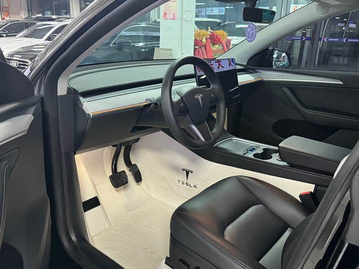 Фото 8 - Tesla Model Y