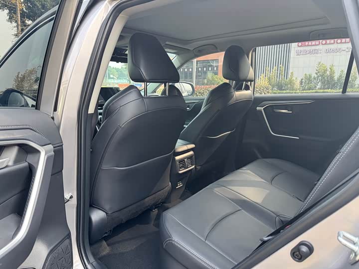 Фото 6 - Toyota Wildlander