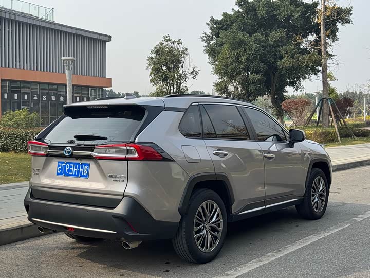 Фото 7 - Toyota Wildlander