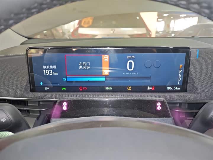 Фото 12 - Ford Mustang Mach-E