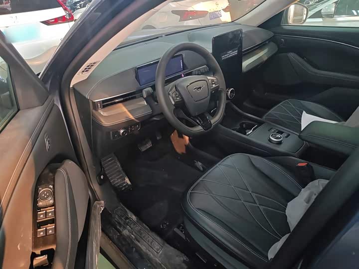 Фото 16 - Ford Mustang Mach-E