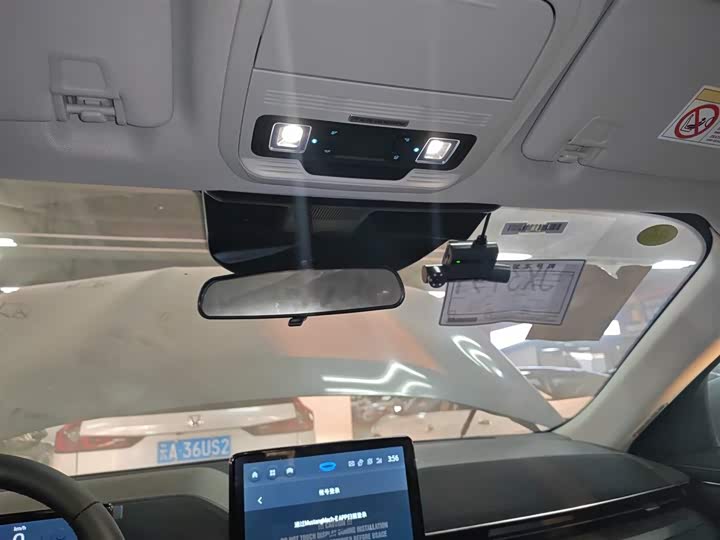 Фото 18 - Ford Mustang Mach-E