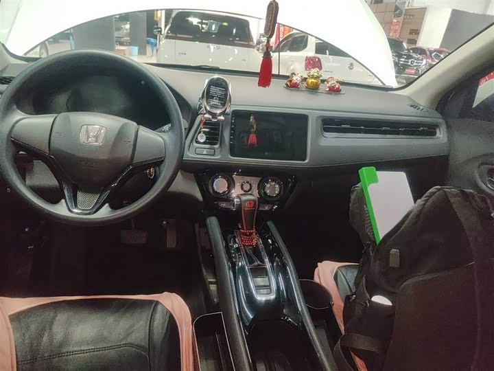 Фото 10 - Honda Vezel