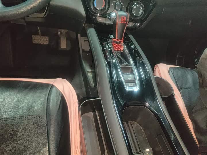 Фото 14 - Honda Vezel