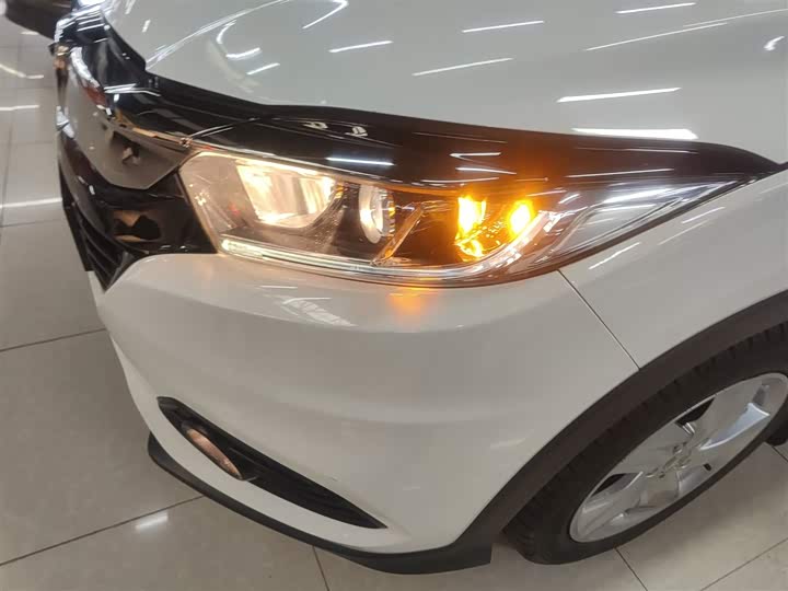 Фото 24 - Honda Vezel