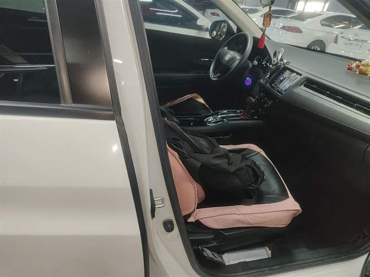 Фото 25 - Honda Vezel