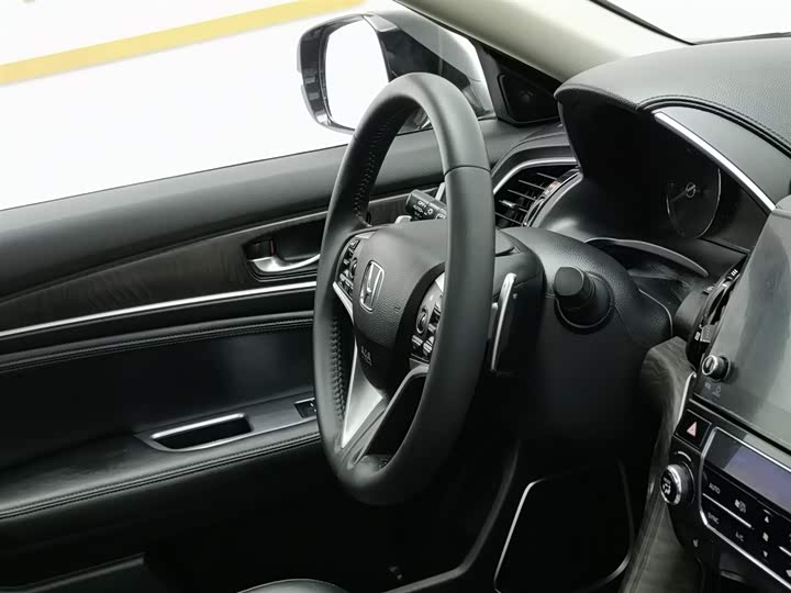 Фото 22 - Honda Avancier