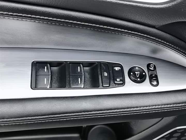 Фото 9 - Honda Avancier