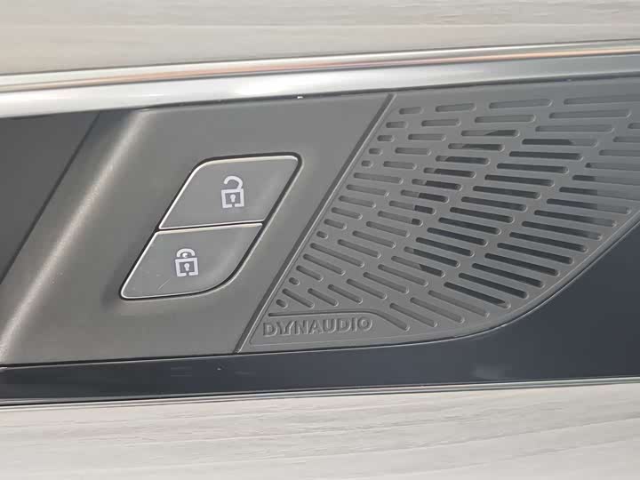 Фото 10 - Hongqi H5 Hybrid