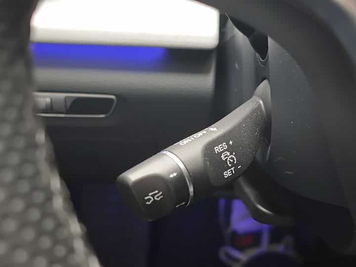 Фото 12 - Hongqi H5 Hybrid