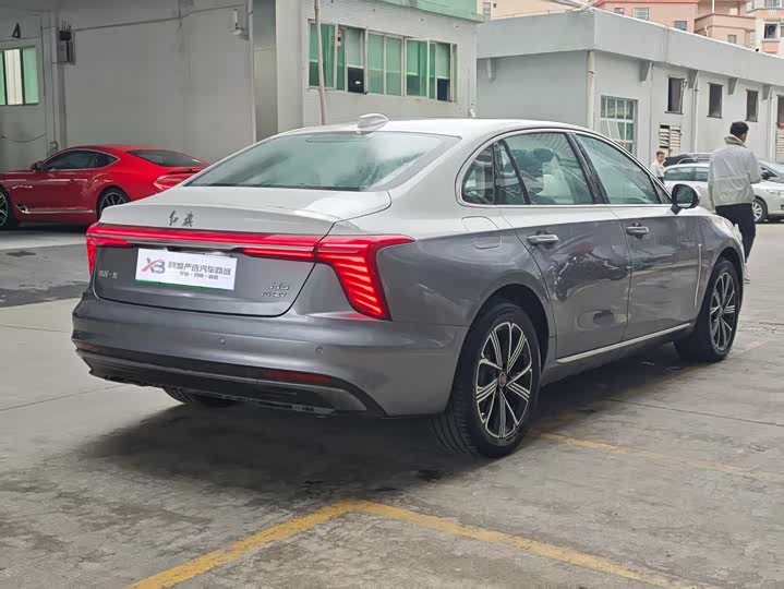 Фото 3 - Hongqi H5 Hybrid