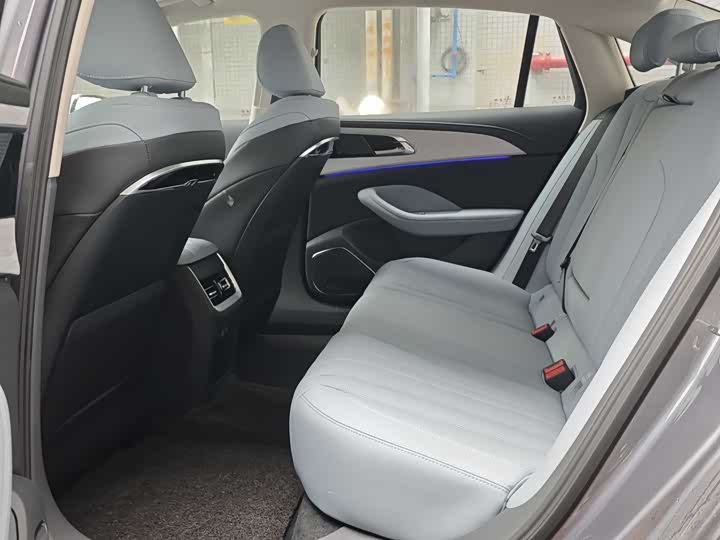 Фото 6 - Hongqi H5 Hybrid