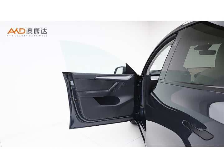 Фото 10 - Tesla Model Y