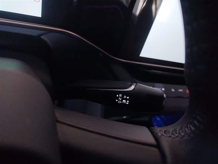 Фото 14 - Hongqi EH7