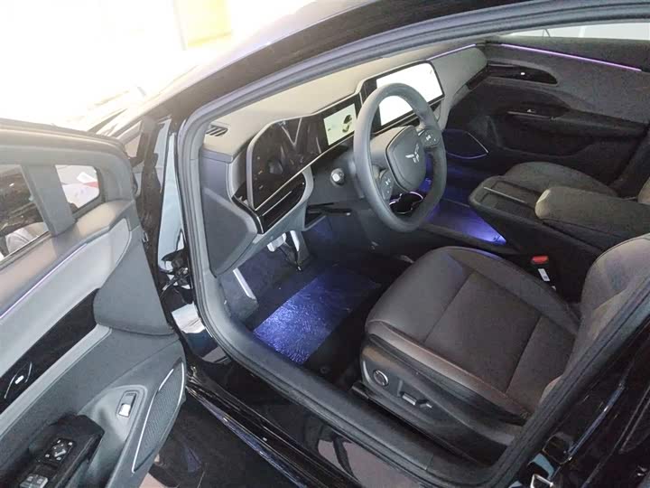 Фото 16 - Hongqi EH7