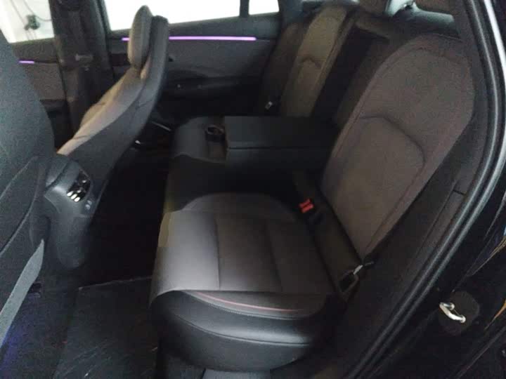 Фото 17 - Hongqi EH7