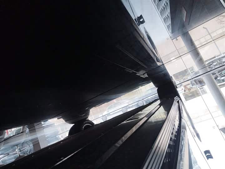 Фото 21 - Hongqi EH7