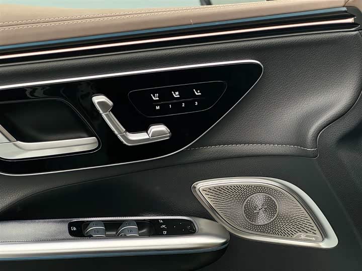 Фото 8 - Mercedes-Benz EQE SUV