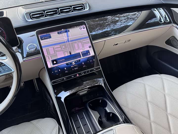 Фото 15 - Mercedes-Benz Maybach S-Class