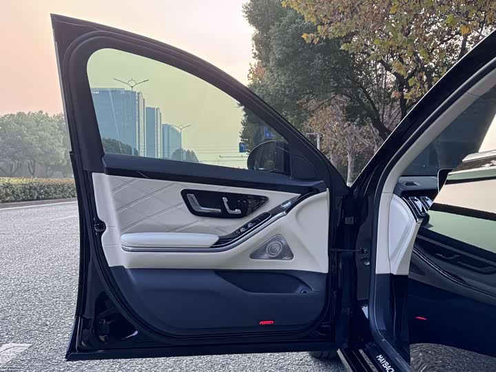 Фото 18 - Mercedes-Benz Maybach S-Class