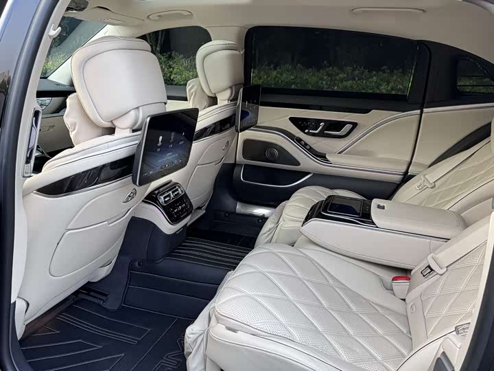 Фото 9 - Mercedes-Benz Maybach S-Class