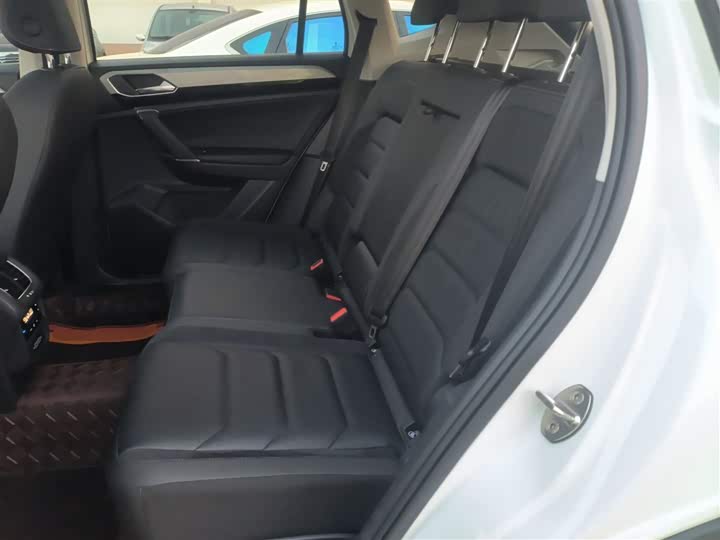 Фото 17 - Volkswagen Tayron