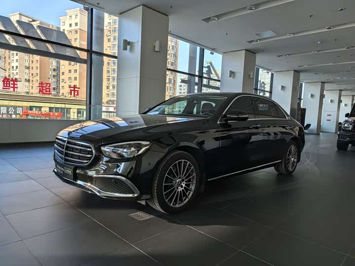 Фото 1 - Mercedes-Benz E-Class