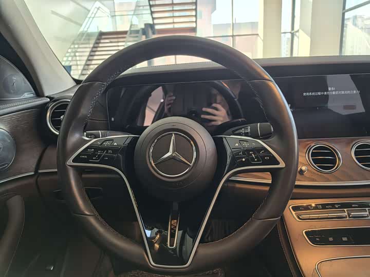 Фото 11 - Mercedes-Benz E-Class