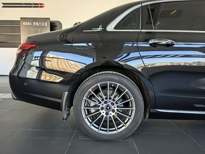 Фото 16 - Mercedes-Benz E-Class