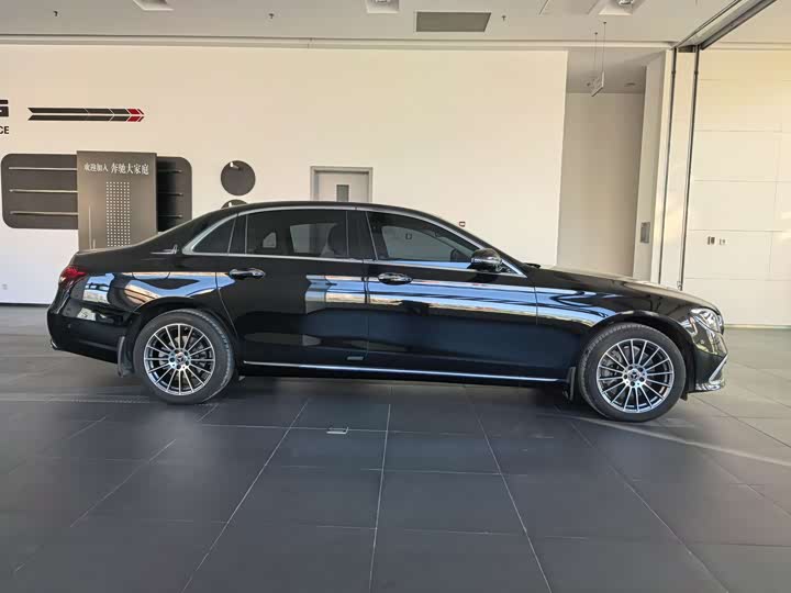 Фото 4 - Mercedes-Benz E-Class