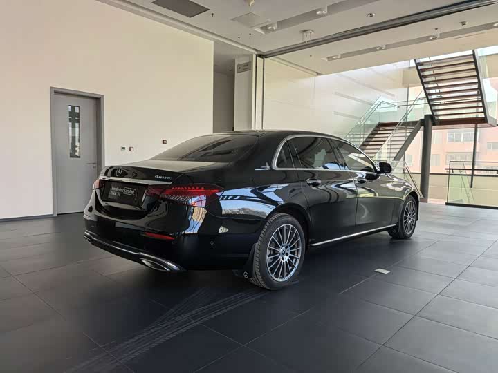 Фото 5 - Mercedes-Benz E-Class