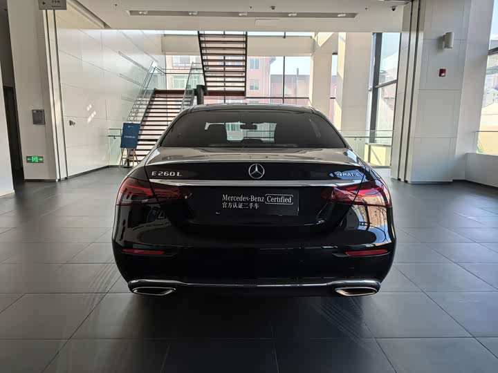 Фото 6 - Mercedes-Benz E-Class