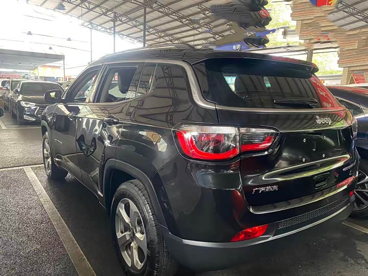 Фото 4 - Jeep Compass