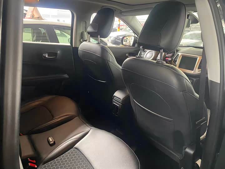 Фото 6 - Jeep Compass