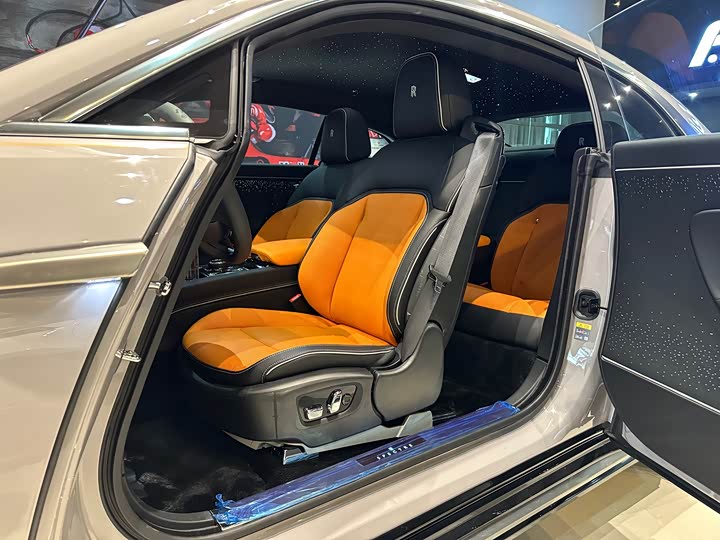 Фото 8 - Rolls-Royce Spectre