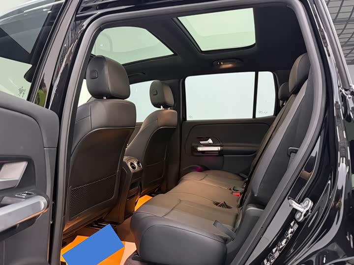 Фото 12 - Mercedes-Benz GLB-Class