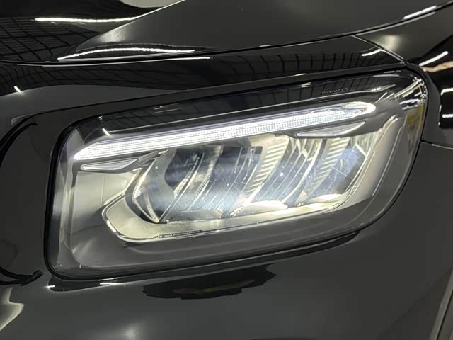 Фото 13 - Mercedes-Benz GLB-Class