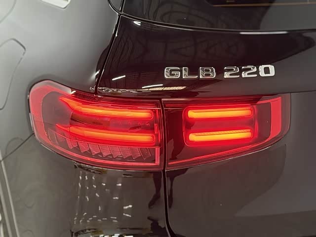 Фото 14 - Mercedes-Benz GLB-Class