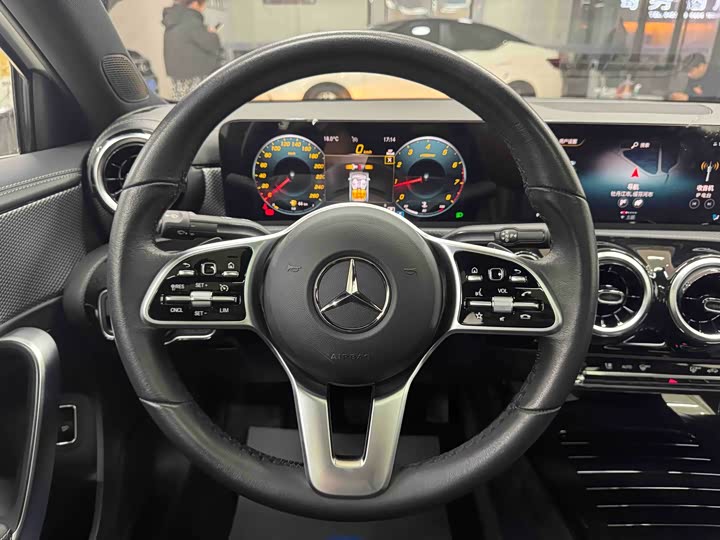 Фото 14 - Mercedes-Benz A-Class