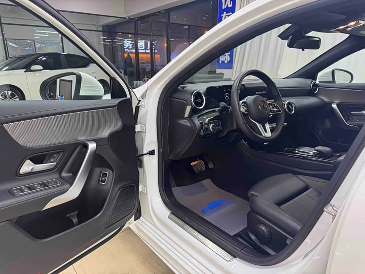 Фото 7 - Mercedes-Benz A-Class