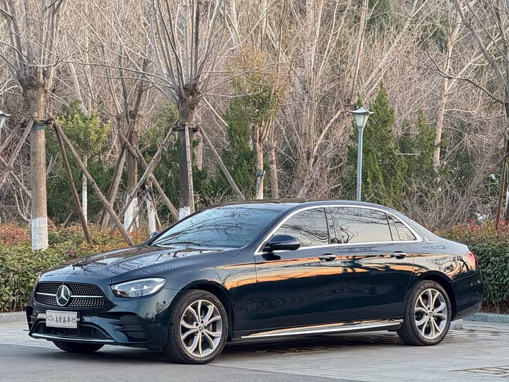 Фото 1 - Mercedes-Benz E-Class