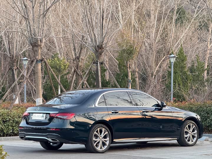 Фото 10 - Mercedes-Benz E-Class