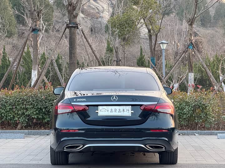 Фото 11 - Mercedes-Benz E-Class