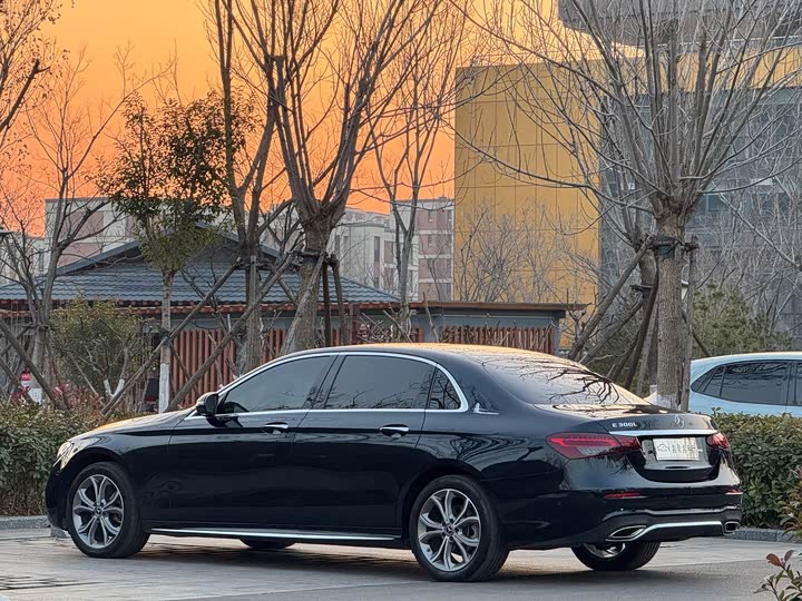 Фото 12 - Mercedes-Benz E-Class