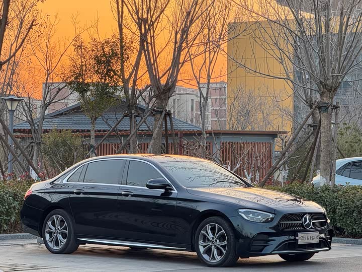 Фото 3 - Mercedes-Benz E-Class