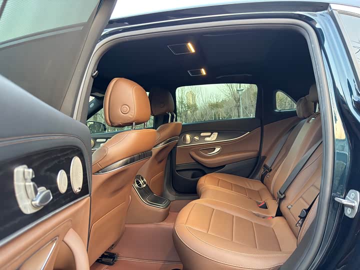 Фото 6 - Mercedes-Benz E-Class