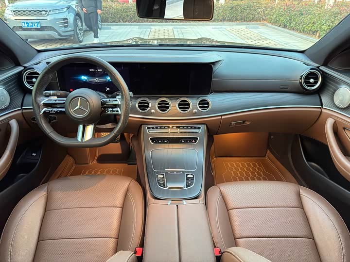 Фото 7 - Mercedes-Benz E-Class