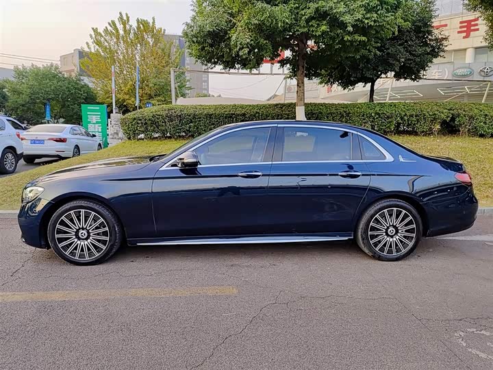 Фото 3 - Mercedes-Benz E-Class