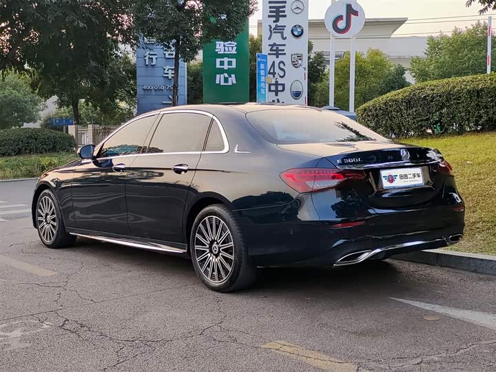 Фото 4 - Mercedes-Benz E-Class