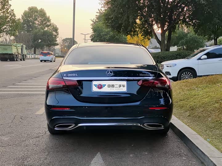 Фото 5 - Mercedes-Benz E-Class